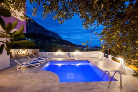 Villa KRISTINA in Makarska with private pool, BBQ Villa in Makarska