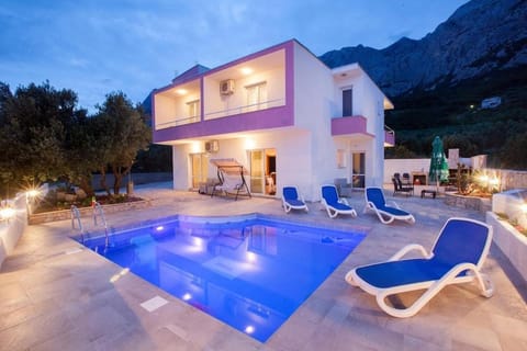 Villa KRISTINA in Makarska with private pool, BBQ Villa in Makarska