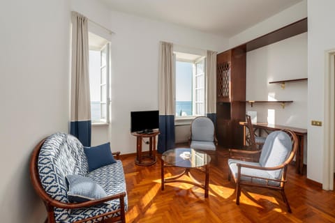 TV and multimedia, Living room, Seating area, Sea view