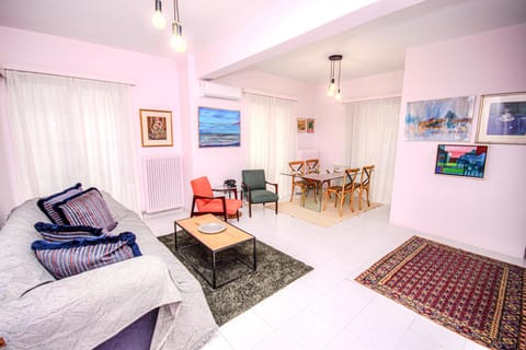Laura' s, comfy apt in Piraeus centre! Apartment in Pireas