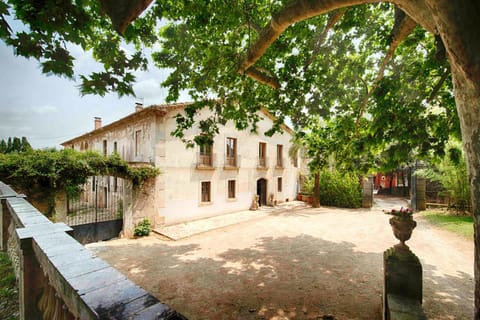Property building, Patio, Facade/entrance, Spring, Off site, Summer
