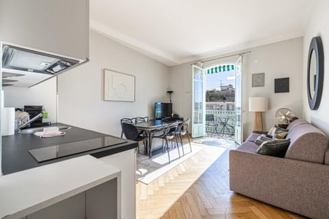 Property building, Balcony/Terrace, Living room, City view, Sea view, dishwasher, stove, kitchen