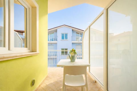 Property building, Balcony/Terrace, Balcony/Terrace