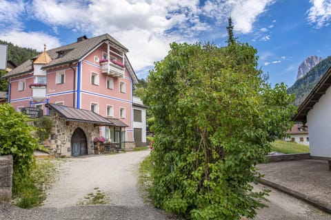 Property building, Facade/entrance, Off site