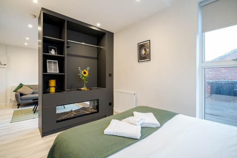 Bed, Photo of the whole room, Bedroom, towels