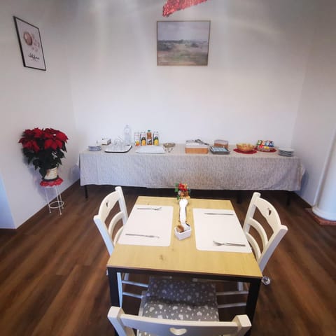 Dining area, Food, Breakfast