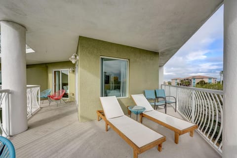 Oasis Getaways Escape the Cold, Embrace the Sun Apartment hotel in Treasure Island