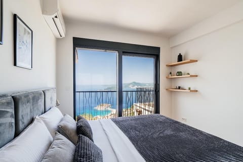 Bed, View (from property/room), Bedroom, Sea view