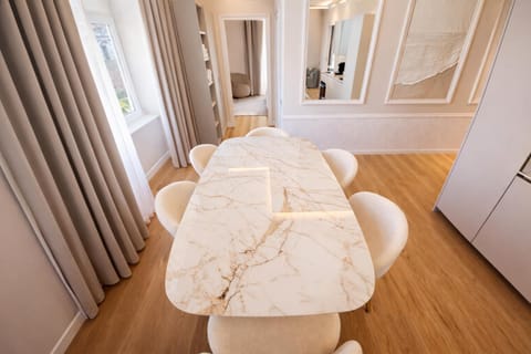 Seating area, Dining area