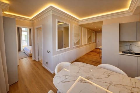 Kitchen or kitchenette, Decorative detail, Seating area