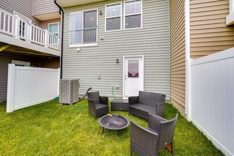 9 Mi to Harpers Ferry Outdoor Escape with Fire Pit House in Charles Town