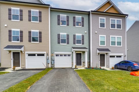 9 Mi to Harpers Ferry Outdoor Escape with Fire Pit House in Charles Town