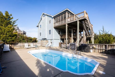 New Listing Pool Hot Tub & 2-Min Walk to Beach House in Corolla