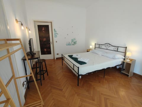 Dock Bay Lodge Hostel Apartment in Trieste