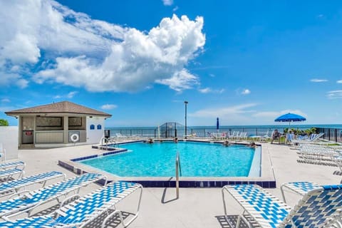 Property building, Sea view, Swimming pool