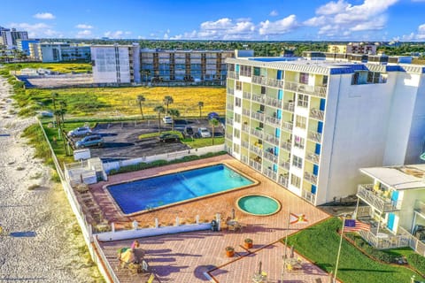 Property building, Day, Swimming pool, Swimming pool