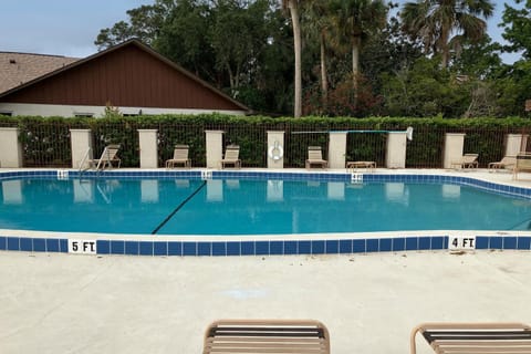 Property building, Day, Swimming pool, Swimming pool, sunbed