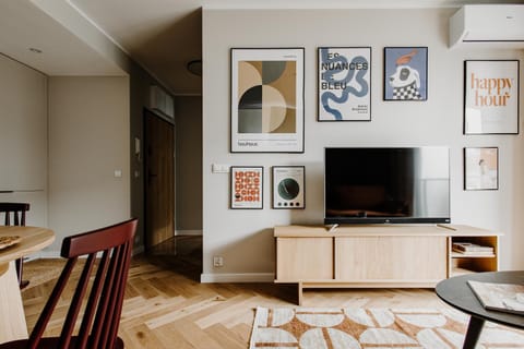 TV and multimedia, Living room, Seating area, Dining area, air conditioner, air conditioner