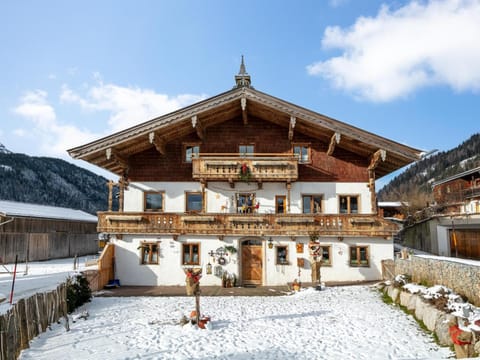 Property building, Winter