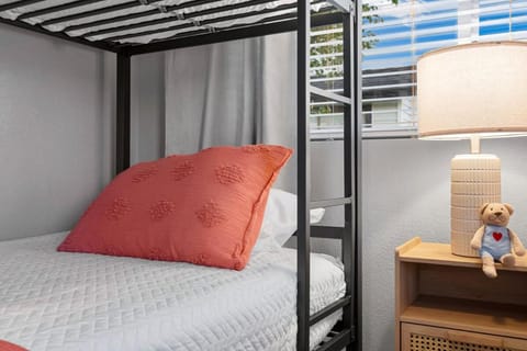 Family Fun Retreat near Kalahari & Dell Diamond Apartment in Round Rock