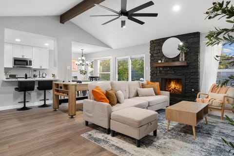 Family Fun Retreat near Kalahari & Dell Diamond Apartment in Round Rock