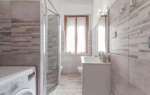 Bathroom, washing machine