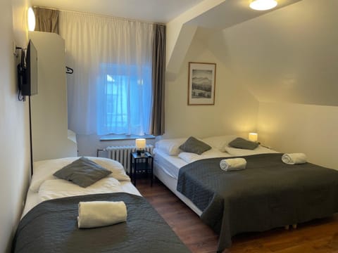 Bed, TV and multimedia, Photo of the whole room, Bedroom, internet, internet, towels