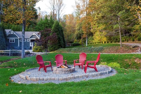 The Romantic Hickory Cottage House in Bent Creek