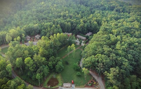 Walnut Cottage Romantic Hot Tub Getaway House in Bent Creek