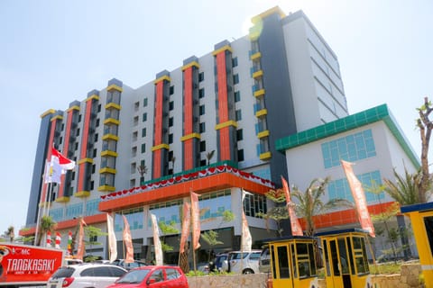 Facade/entrance