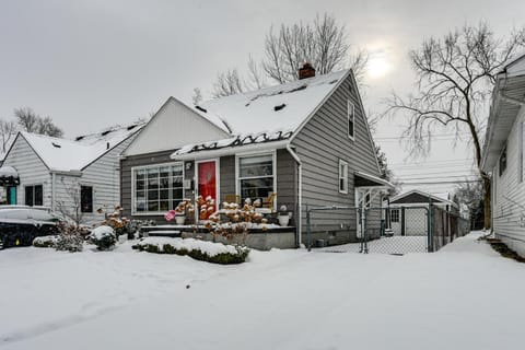 Mid-Century Family Bungalow Desirable Birmingham! House in Royal Oak