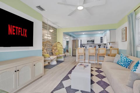 Private Heated Pool & Spa Putt Putt Fire Pit House in Naples Park