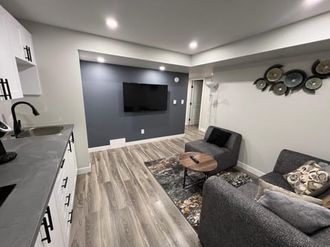 Communal lounge/ TV room, Kitchen or kitchenette, Living room