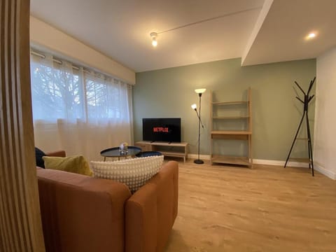 Communal lounge/ TV room, TV and multimedia, Living room, Seating area