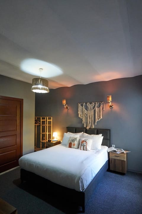 Bed, TV and multimedia, Bedroom, Bath, air conditioner