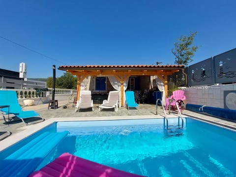 Facade/entrance, Area and facilities, Swimming pool