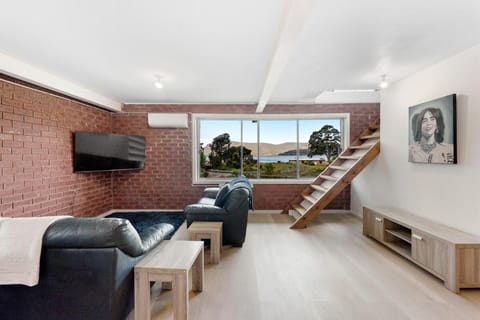 Beach House at Quiet Corner House in South Bruny