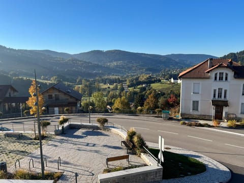 Balcony/Terrace, Mountain view