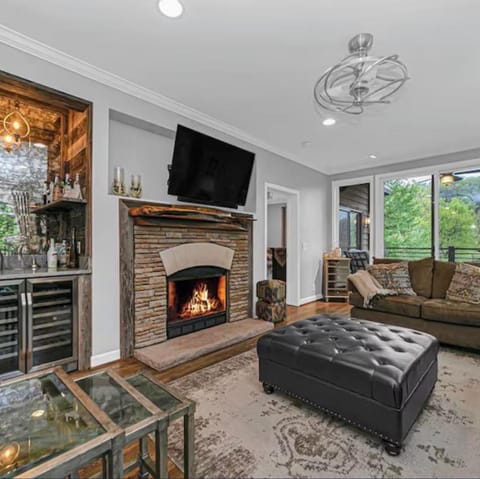 Riversong Falls House in Tennessee