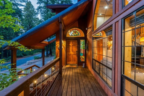 Apple Blossom Lodge-Family Friendly Cabin Cabin in Shaver Lake