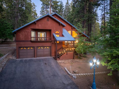Apple Blossom Lodge-Family Friendly Cabin Cabin in Shaver Lake