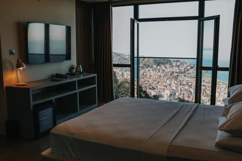 Natural landscape, Bedroom, Mountain view