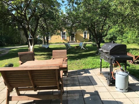 BBQ facilities, Garden, Balcony/Terrace