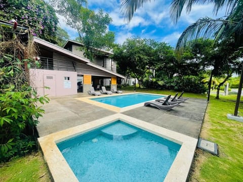 Day, Garden, Swimming pool, sunbed