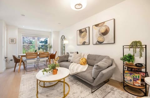 Queen Anne Secret Garden Space Needle & City Skylight View House in Queen Anne