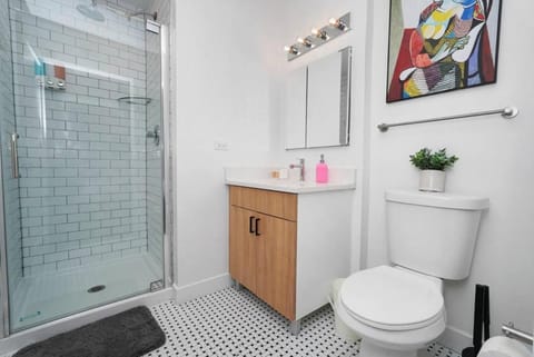 Modern 4BR South Loop Chicago Near McCormick Place and Soldier Field Apartment in South Loop