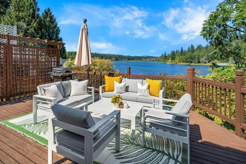 European White Castle on Lake Desire Private Dock House in Kent