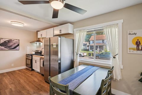 Dining area, kitchen