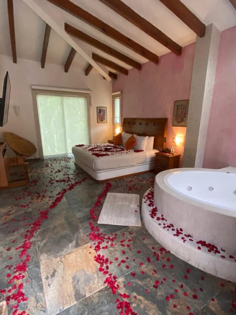 Hot Tub, Bedroom, Bath, towels