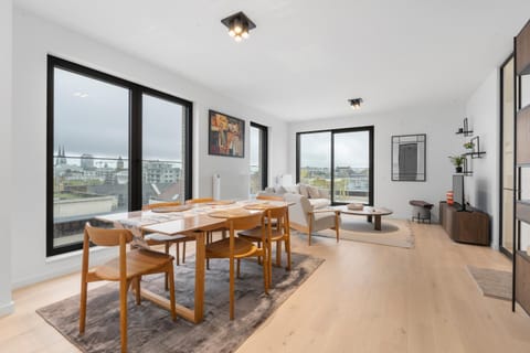 Seating area, Dining area